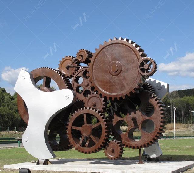 Spraymålat stål konstskulptur