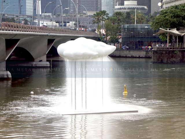 Molnskulptur i rostfritt stål