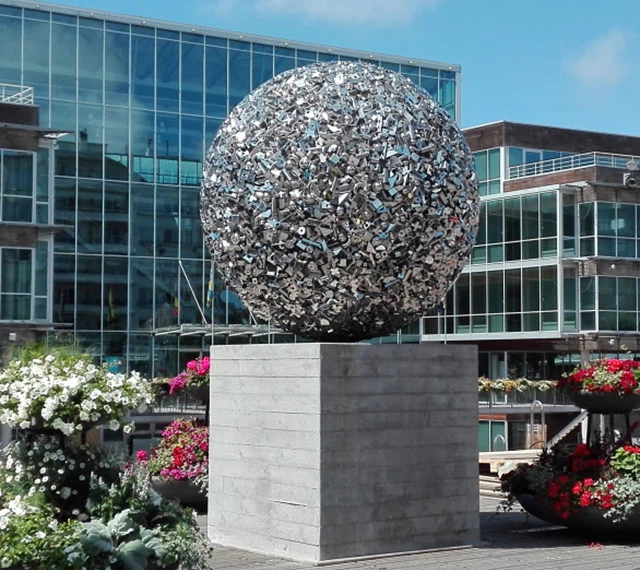 Tillverkning av skulpturer i rostfritt stål